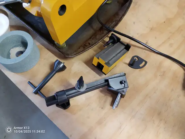 INTBUYING Cutter Grinder Sharpener 5C Collect Electric Cutter in Power Tools in Delta/Surrey/Langley - Image 7