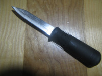 Couteau OXO Good Grips 22081 1503. Lame de 9 cm.