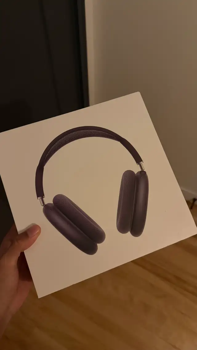 AirPods Max Midnight – $200 negotiable