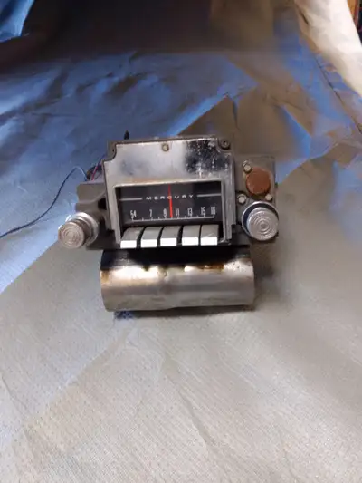 1966 / 67 Comet AM radio untested
