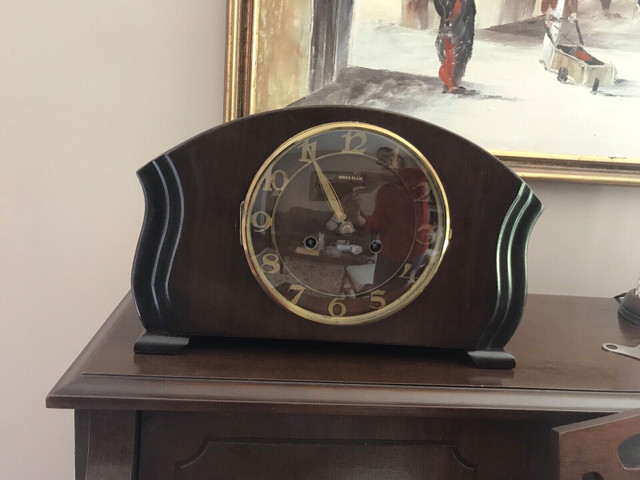 Antique Birks- Ellis mantel winding  chiming clock with keyn in Arts & Collectibles in Markham / York Region - Image 2