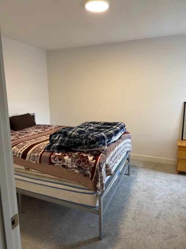 Furnished Room for Available to Rent Near East Hills63008313758083122