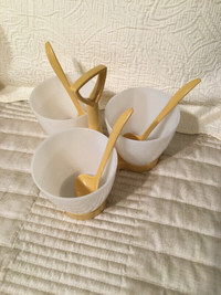 Vintage Tupperware Relish tray with spoons  and some extra piece