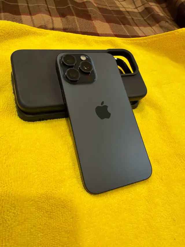 iPhone 15 pro max 256gb -unlocked in Cell Phones in Mississauga / Peel Region - Image 2