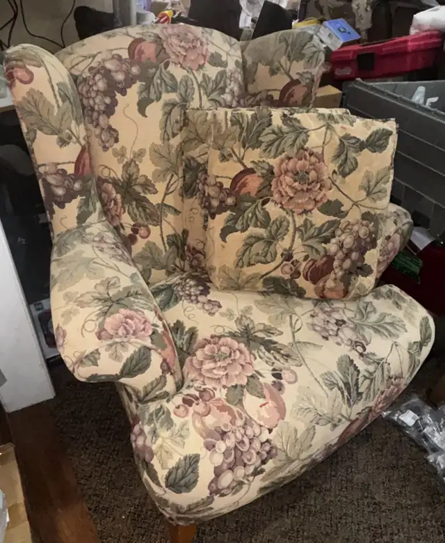 Wing Back Chair - custom tapestry in Chairs & Recliners in City of Toronto - Image 8