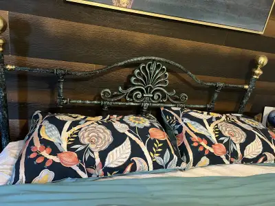 lit queen metal avec sommier et matelas, View more