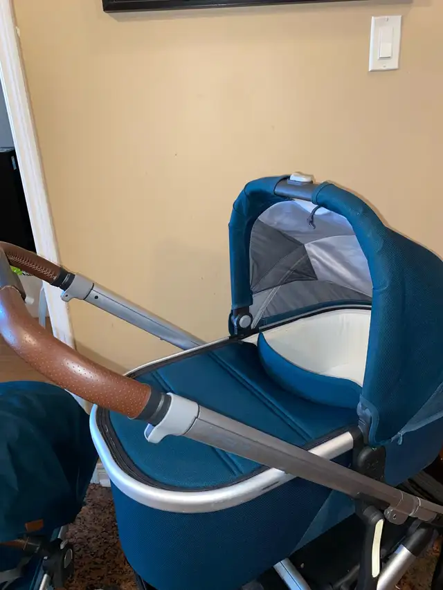 V2 Uppababy Cruz stroller with bassinet  in Strollers, Carriers & Car Seats in Markham / York Region - Image 5