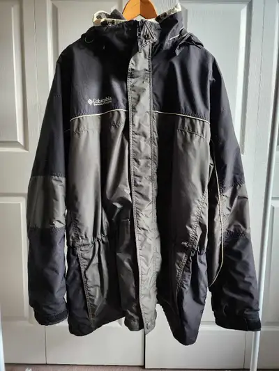 2 Columbia Winter Parkas. Weather resistant shell with zip in fleece lining. #1 Colour: Green & blac...