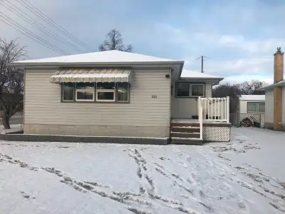 Cute & Cozy 3 Bedroom Upstairs of a House Available for July 1!