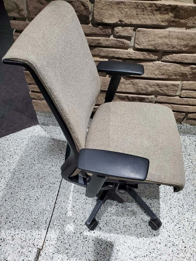 Steelcase Think Office Chair in Chairs & Recliners in Mississauga / Peel Region - Image 2
