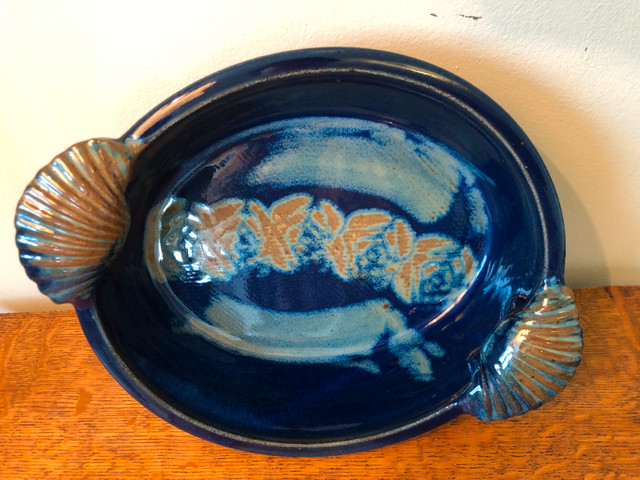 Ceramic Hand-Crafted Blue Open Serving Dish with Applied Handles in Kitchen & Dining Wares in City of Toronto - Image 2
