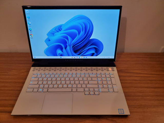 Alienware M17 R2 (i7-9750H/RTX 2060) in Laptops in City of Toronto - Image 4
