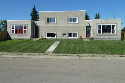 We are offering a very spacious, completely private, fully renovated, fully furnished 2 level, 2 bed...