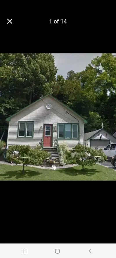 3 beds 1.5 bath house,separate garage a friendly quite niebourhood 2 min. walk to beach ,dunsmoor pa...