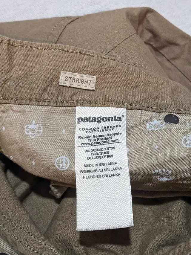 Patagonia Organic Cotton Flat front pants mens 30 32 in Men's in City of Toronto - Image 10