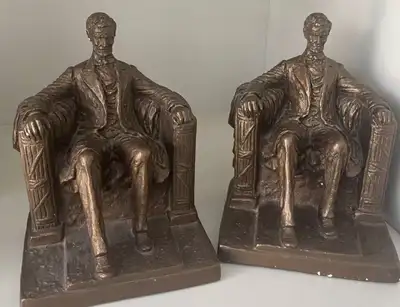 Vintage 1962 Austin Productions Sculpture Lincoln Bookends. Plaster cast with Bronze finish Dimensio...