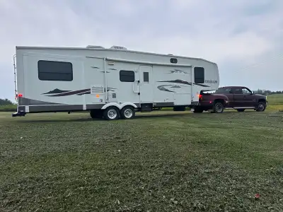 FOR QUICK SALE — 2007 THOR DUTCHMEN COLORADO 32QB FIFTH WHEEL Spacious Rear Bunkhouse • High Ceiling...