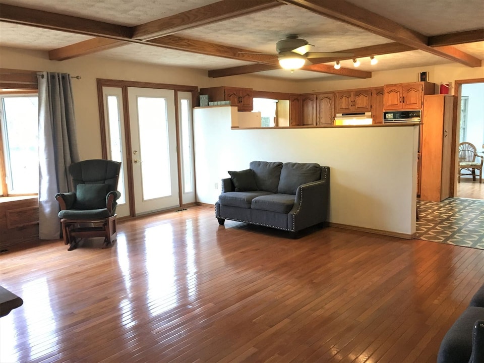 Spacious 3Bd Cottage for Rent in Sauble Beach, Nov to Apr 5