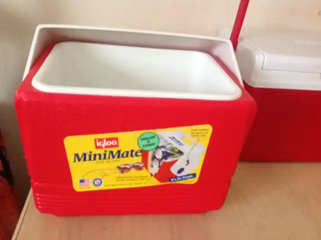 2 lunch boxes - excellent condition- $10 each in Other in Oakville / Halton Region - Image 4