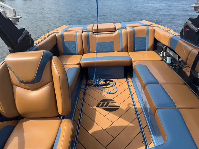2024 Malibu 23 LSV Wakesetter in Powerboats & Motorboats in Oshawa / Durham Region - Image 3