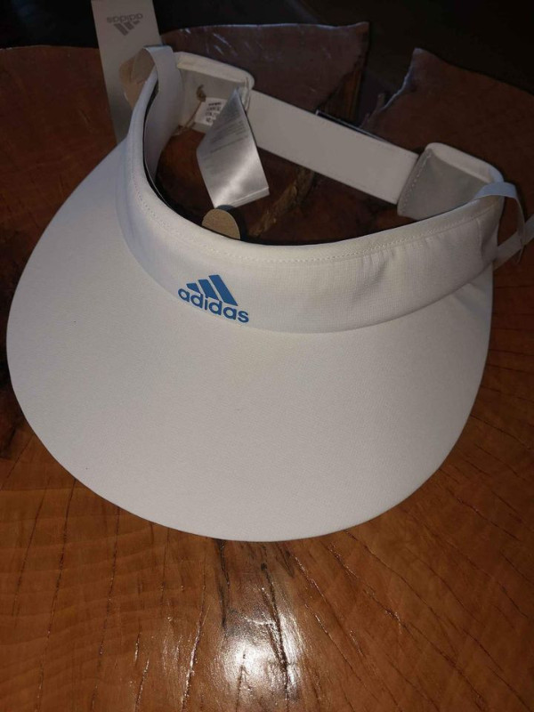 Casquette de golf femme neuve Blanche de marque Adidas dans Femmes - Hauts et vêtements d'extérieur  à Longueuil/Rive Sud - Image 2