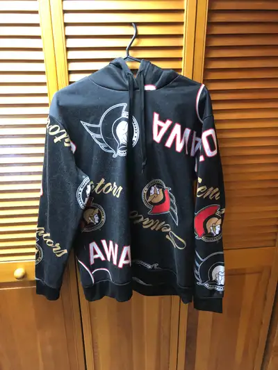 This is an Ottawa Senators Hoodie size (M)