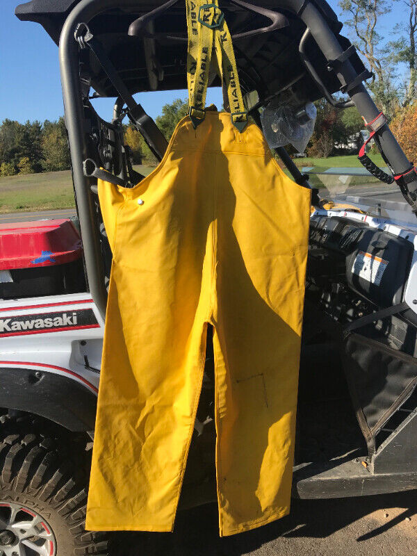 PROFESSIONAL " STORMMASTER " 2PC RUBBER RAIN WORK SUIT in Other in Annapolis Valley - Image 4