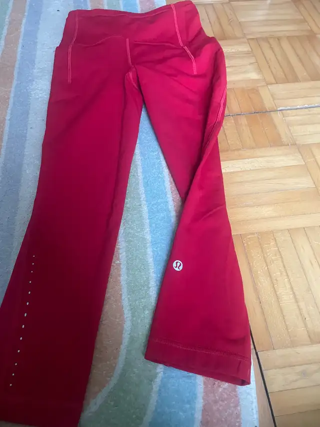 Lululemon leggings size 2 in Women's - Bottoms in Markham / York Region - Image 3