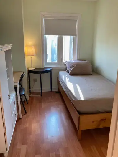 Nice clean room in a townhouse in Scarborough.