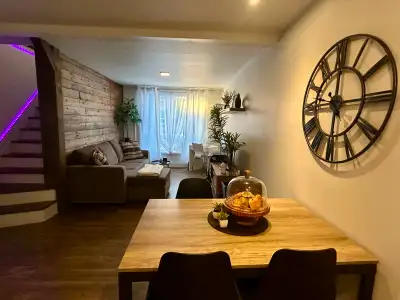 Très beau 3 1/2 rénové avec cachet sur 2 étages. La chambre est au 2e ce qui donne un beau cachet et...