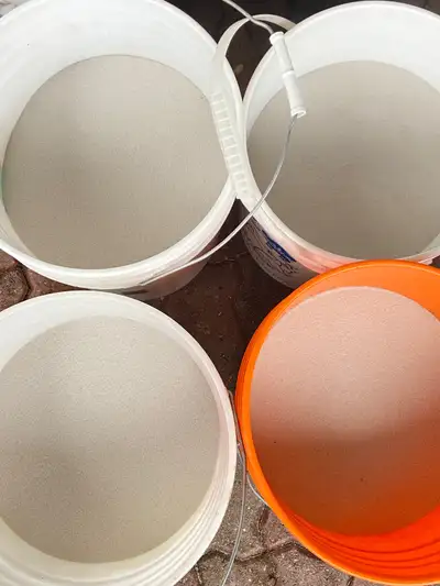 Aquarium stand in decorative white smooth granules perfect for both freshwater and marine saltwater...