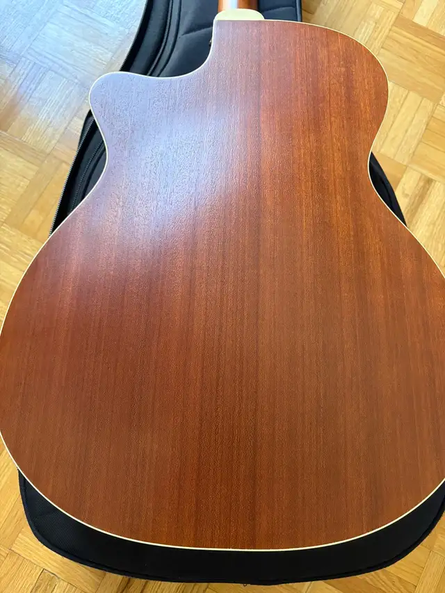 Guild OM240CE acoustic electric guitar  in Guitars in Markham / York Region - Image 11