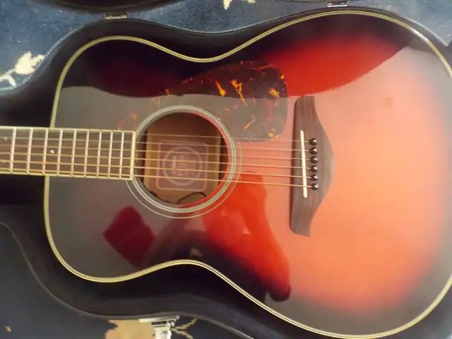 YAMAHA ACOUSTIC GUITAR in Guitars in Peterborough - Image 3