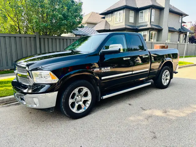 2014 Ram 1500 Laramie 4x4 | 5.7L HEMI | Only 117,000 km
