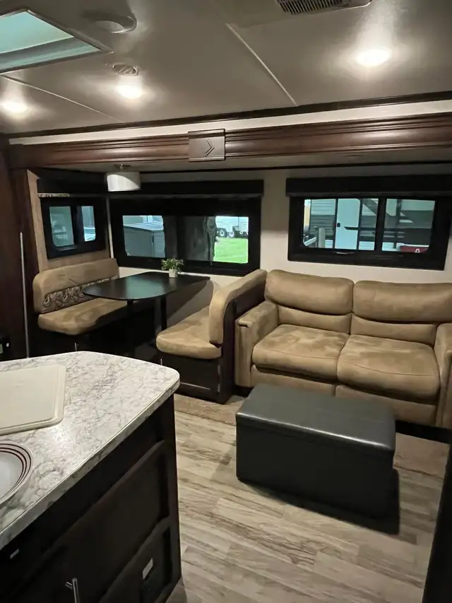 2018 Jayco Whitehawk 31BH in Travel Trailers & Campers in Grand Bend - Image 4