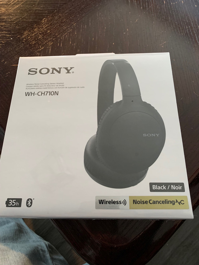 Sony WH-CH710N  wireless noise canceling headset in Headphones in Mississauga / Peel Region