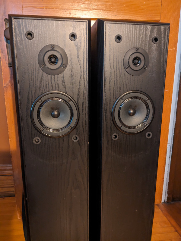 Kenwood 3-way tower speakers in Speakers in Brockville - Image 2
