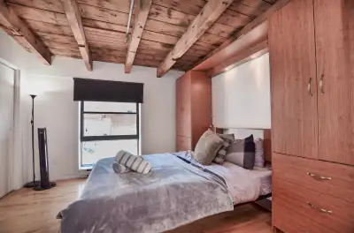 COLOCATION - Grande chambre dans Loft Luxe, au Vieux-Port -$1500