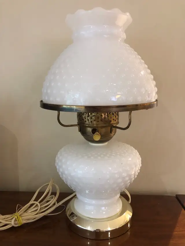 Milk Glass Hobnail Parlour Lamp in Indoor Lighting & Fans in City of Toronto - Image 3