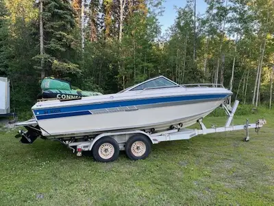 Low hours and well maintained. Good shape. Classic Sea Ray quality. Teak accents. 5.7l I/O Mercruise...