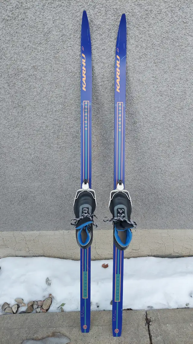 Karhu cross country waxless skis 140cm Boots US 1.5-2
