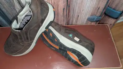 Purchased at Marks Work Warehouse. Slip on Steel Toes Men's 9 or Women's size 11 A bit too big for m...