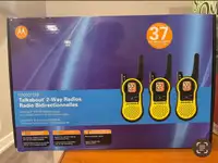 Motorola 2 way radio's - 37km distance (6 walkies in total)
