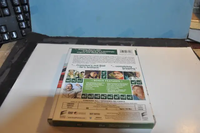 Breaking Bad The Complete first Season 3-disc set DVD tv series in CDs, DVDs & Blu-ray in Victoriaville - Image 6
