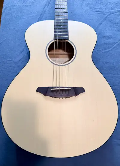 For sale is a Breedlove Passport C200/SMP acoustic guitar in Natural Semi-Gloss. The guitar features...