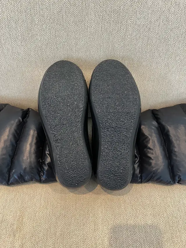 Woman’s black winter boots Moncler in Women's - Shoes in Oakville / Halton Region - Image 4