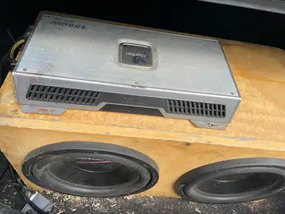 Selling a Clarion 1500W mono car audio amplifier with dual subwoofer enclosure. Includes: Clarion DP...