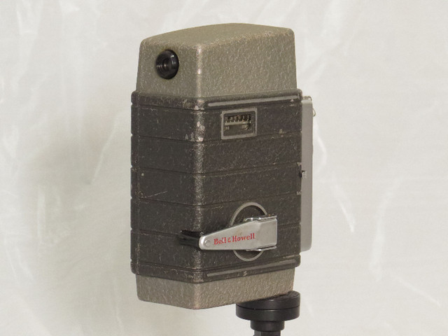 Bell & Howell electric eye 8mm movie camera in Cameras & Camcorders in City of Toronto - Image 4