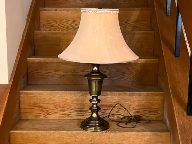 VINTAGE STIFFEL HEAVY BRASS 27" TABLE LAMP WITH SHADE in Indoor Lighting & Fans in City of Montréal - Image 2