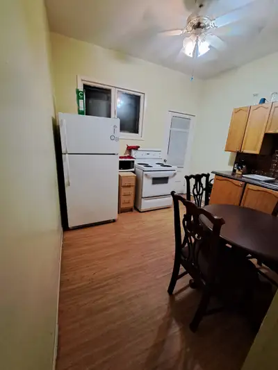 Room all furnished and ready to move in. Rent includes hidro, internet, washer and dryer. Share the...